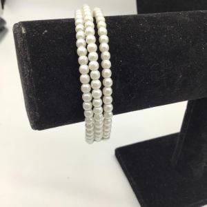 Photo of Pearl like fashion bracelet
