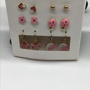 Photo of Forever 21 fashion Earrings