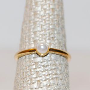 Photo of Size 7½ Single Pearl-Style Ring on a Gold Tone Band (1.4g)