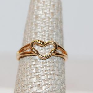 Photo of Size 8 Simple Open Heart Design Gold Tone Ring (1.7g)