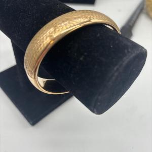 Photo of Gold toned bracelet