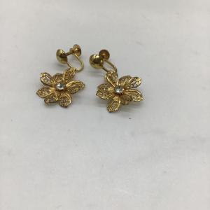Photo of Vintage flower clip on earrings