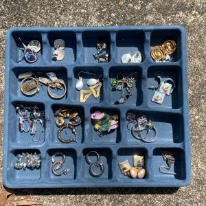 Photo of Lot 225: Fashion Earring Collection & Organizing Tray: 32 Pairs