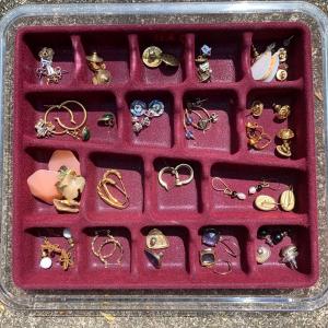 Photo of Lot 223: Fashion Earring Collection& Organizing Tray: 30 Pairs