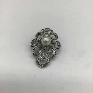 Photo of Pearl gem silver pin