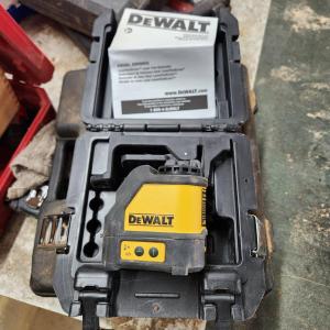 Photo of DEWALT DW088CG Cross-Line Laser Level
