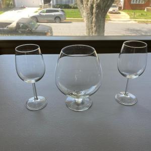 Photo of 2 Wine Glasses / 1 Snifter