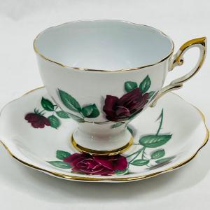 Photo of Royal Standard "Red Velvet" Fine Bone China from England Red Roses