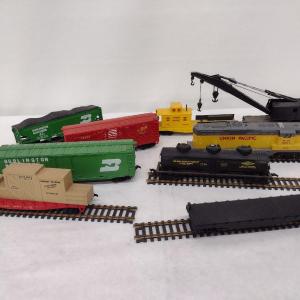Photo of Lionel HO Train Set with Operating Crane Car Feature with Box