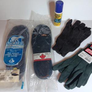 Photo of Sorel liners loose felt size 12 Wool felt size 13 and new cotton gloves with a b