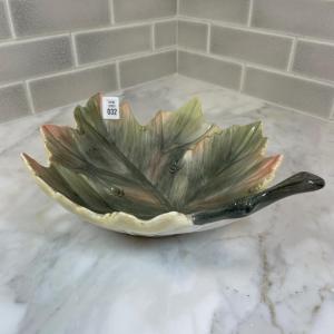 Photo of Beautiful decorative leaf bowl