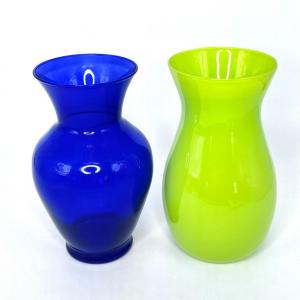 Photo of 2 Lightweight Flower Vases