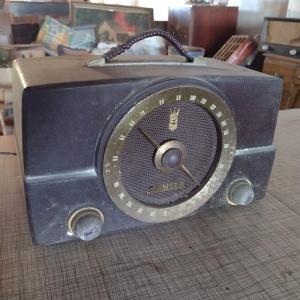 Photo of Vintage Zenith Radio- Powers On