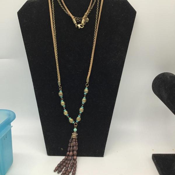 Photo of 1946 turquoise and brown beads necklace