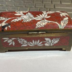 Photo of Vintage Asian Cloisonne Mini Trinket Box in Good Preowned Condition as Pictured.