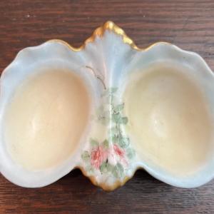 Photo of Antique Unmarked Porcelain Egg Dish (Approx 4-3/4" x 3") in VG Preowned Conditio