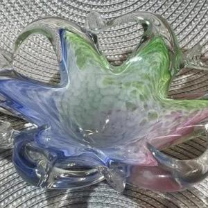 Photo of Vintage Decorative 9" x 6.5" Art Glass Bowl in VG Preowned Condition Nicely Made