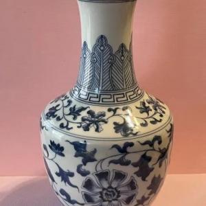 Photo of Vintage Chinese Peony Vase 6-Charater Marking w/Double Circles 8" Tall Preowned 