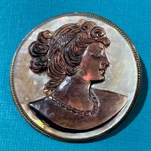Photo of Exquisite .900 Silver Mother of Pearl Cameo Brooch/Pendant in VG Preowned Condit