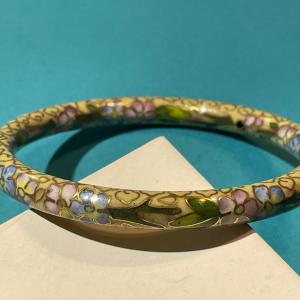 Photo of Vintage Asian Cloisonne Fashion Bracelet 1/4" Wide in VG Preowned Condition.