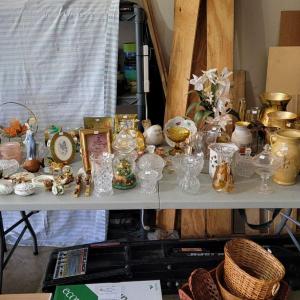 Photo of Great garage sale! Lots of items
