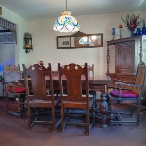 Photo of LOT 1: J.B. Van Sciver & Co Dining Table and Chairs Set