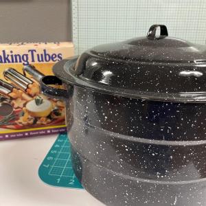 Photo of Baking tubes & black/white enamel stock pot