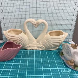 Photo of 3 Swan ceramic items