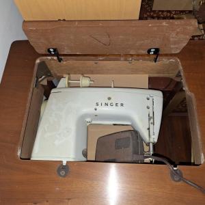 Photo of Singer sewing machine with cabinet