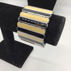 Photo of Black and creme colored fashion bracelet