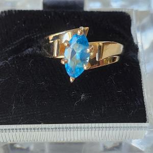 Photo of 14K yellow gold and Topaz ring