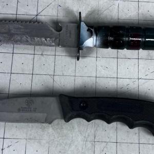 Photo of 2 Fixed Blade Knives