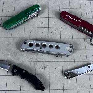 Photo of 5 Folding Knives, Collection 