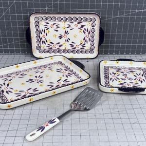 Photo of TEMPTATIONS, OLD WORLD, (3) Trays and a Spatula NEVER USED