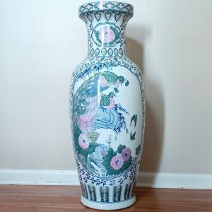Photo of LOT 78: Vintage Large Chinoiserie Vase