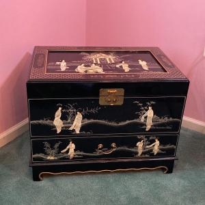 Photo of LOT 113: Beautiful Vintage Black Lacquer Embossed Mother of Pearl Chest