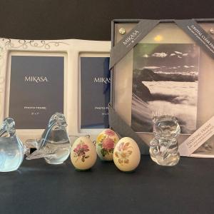 Photo of LOT 141: Signed Ivory Satin Hand Painted Eggs (D. Hague), Glass Birds & Bear Fig