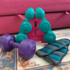 Photo of LOT 273: Denise Austin Weights, Ankle Weights & Golds Gym 10lb Weight