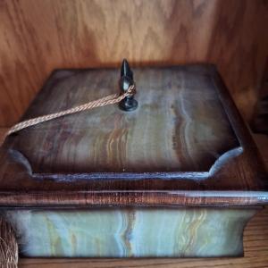 Photo of jadeite trinket box