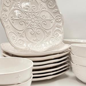 Photo of GOURMET EXPRESSIONS ~ Great Room Cream ~ 2 Piece Service For 8 Dessert Set