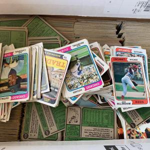 Photo of HUGE LOT 1974 & 1975 Topps Baseball Cards