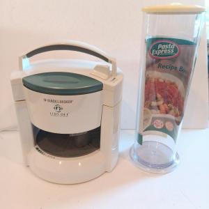 Photo of Black & Decker lids off Automatic Jar opener with new Pasta express container