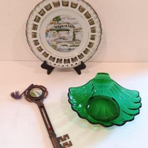 Photo of Vintage Niagra Falls Souvenir Key & plate with green clam shaped glass dish.