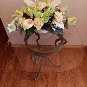 Photo of Metal base glass topped end / accent table with faux floral arrangement in a Dec