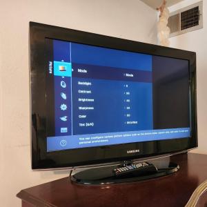 Photo of Lot #19 Samsung Flat Screen Tv - 32" w/remote