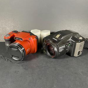 Photo of LOT 284: Minolta MN35Z & Chinon Genesis Cameras