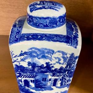 Photo of Blue Willow jar