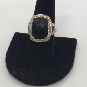 Photo of Black costume ring