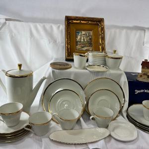 Photo of Bavarian white china with a gold rim