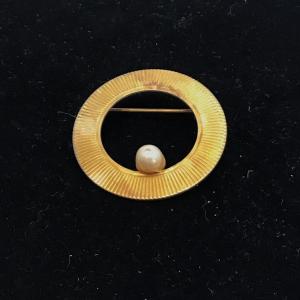 Photo of AA antique gold brushed circle pearl imitation bead brooch